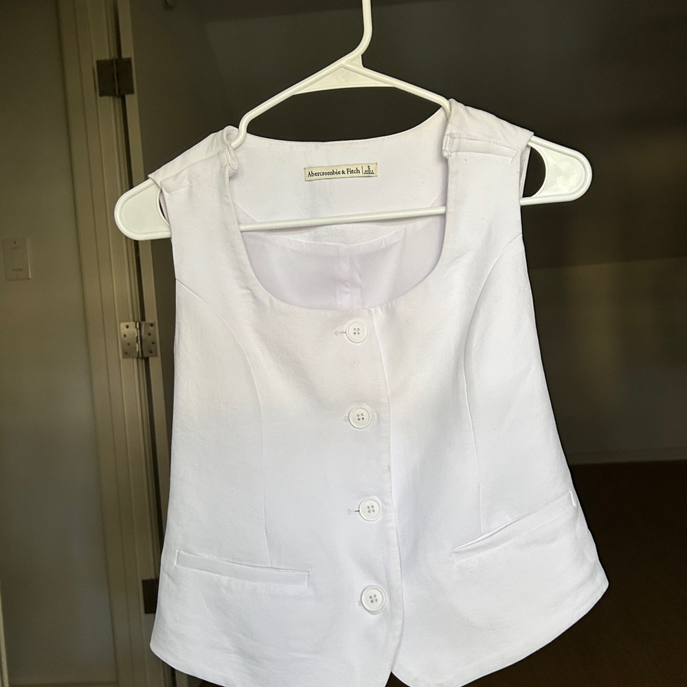 Abercrombie and Fitch Mara Tailored Vest
Squareneck Set Top